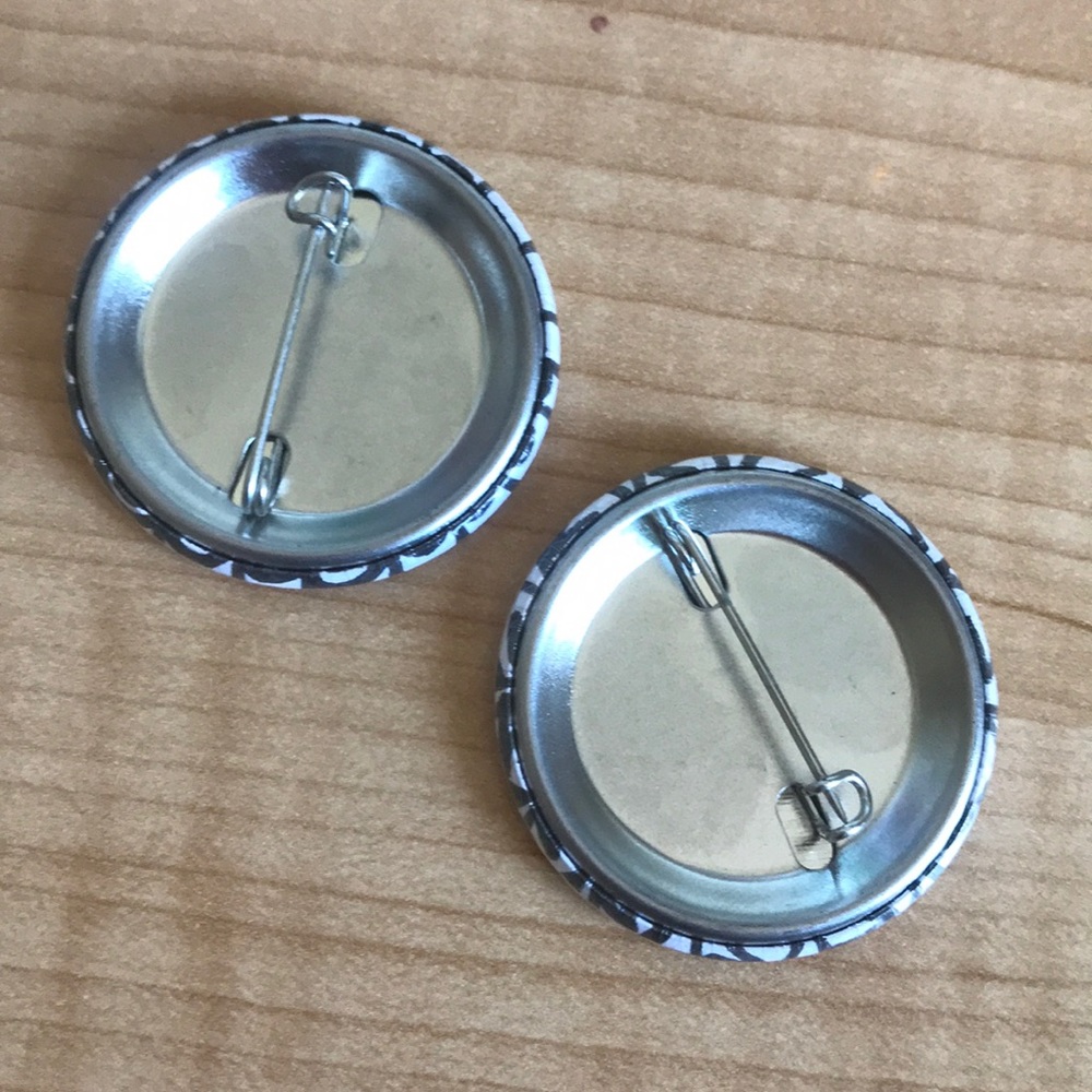 2 HANDMADE BUTTONS/PINS - Picture 2 of 4